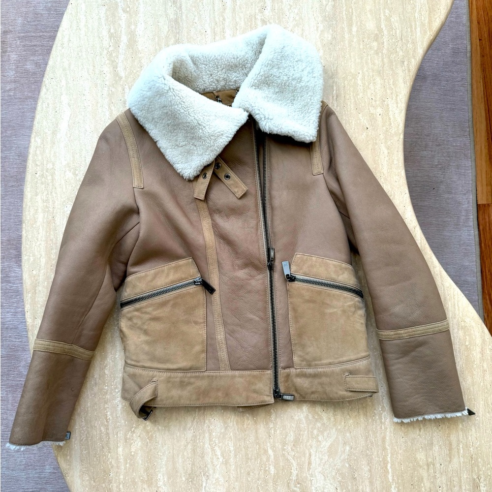 Shearling leather winter jacket. In a very good condition! Gorgeous color.